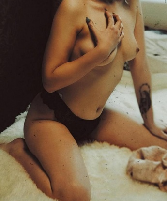 Анкета проститутки Валентина - город Чудово, 20 лет, №10143